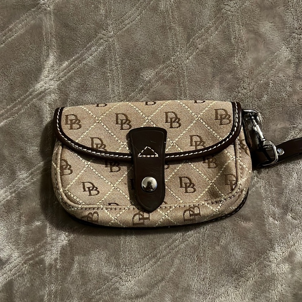 Dooney & Bourke Pouch